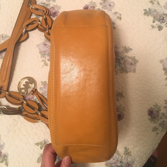 Michael Kors purse - Picture 4 of 8